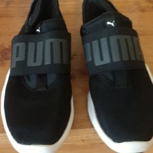 Woman's Puma shoes